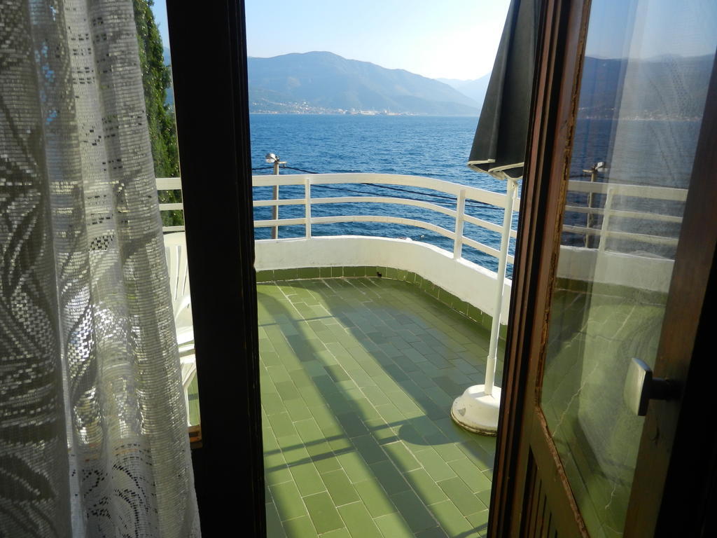 Apartments Sino More Tivat Pokoj fotografie