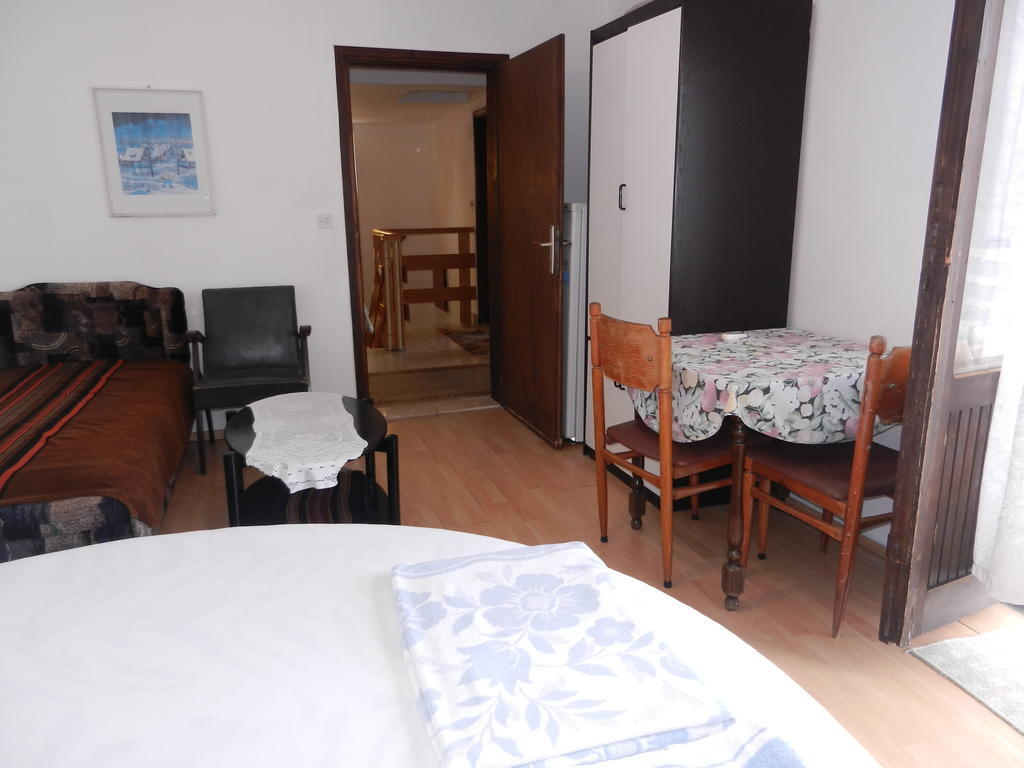 Apartments Sino More Tivat Pokoj fotografie